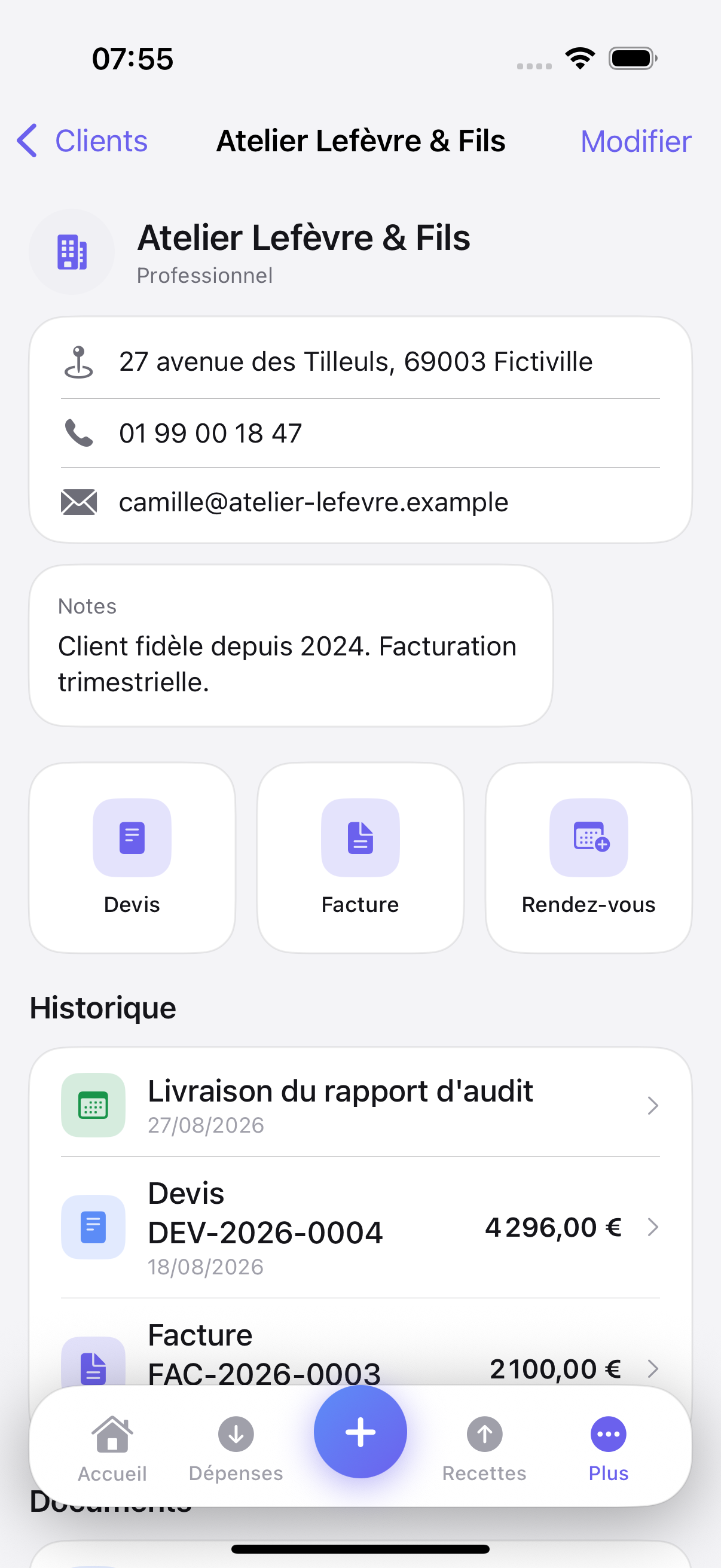 Fiche client Aumely : coordonnées, notes, raccourcis devis, facture et rendez-vous, et historique des documents.