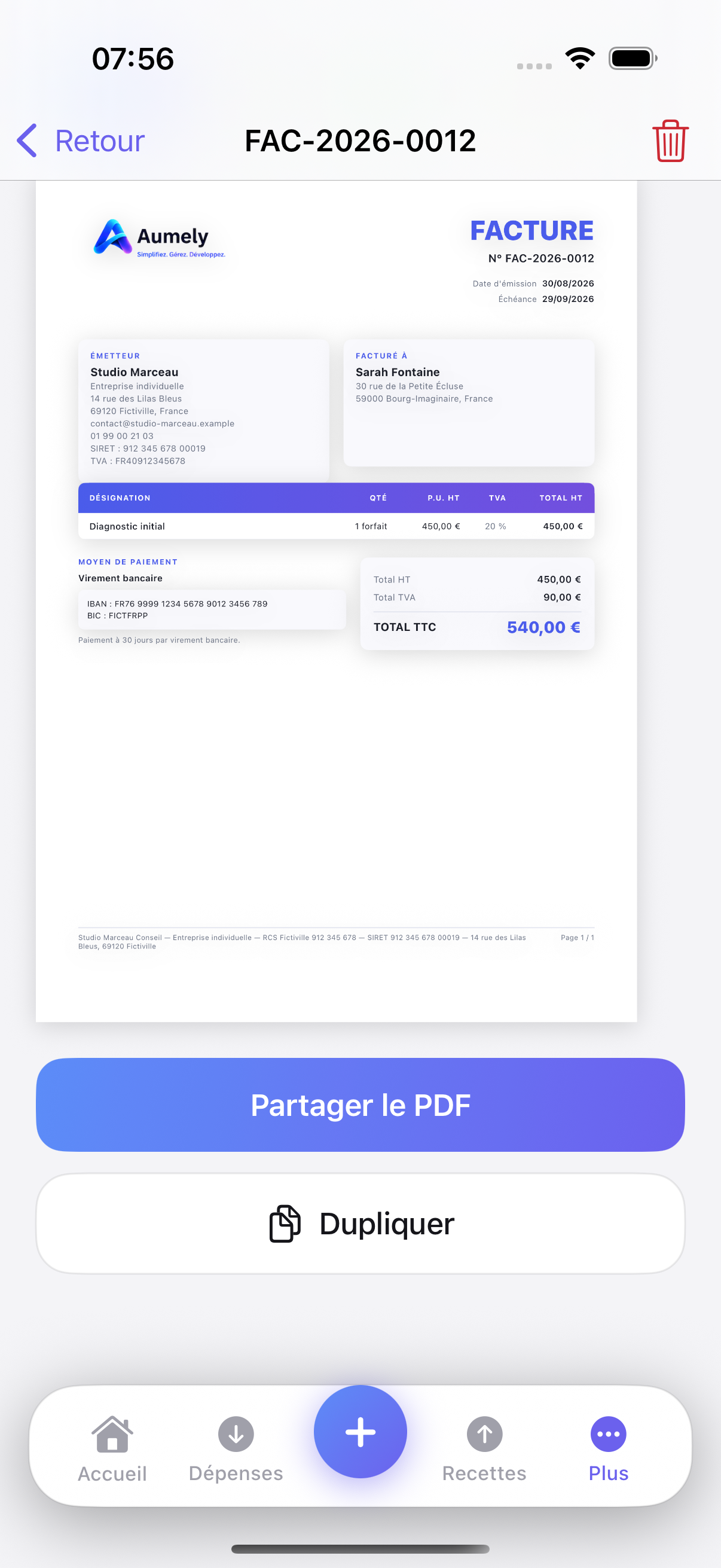 Aperçu du PDF d’une facture Aumely : émetteur, client, lignes, TVA et total TTC, avec le bouton Partager le PDF.
